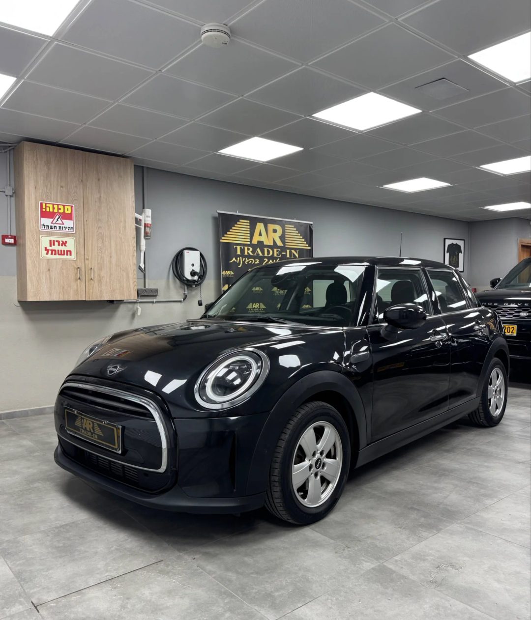 ב מ וו אנגליה COOPER ICONIC 2022