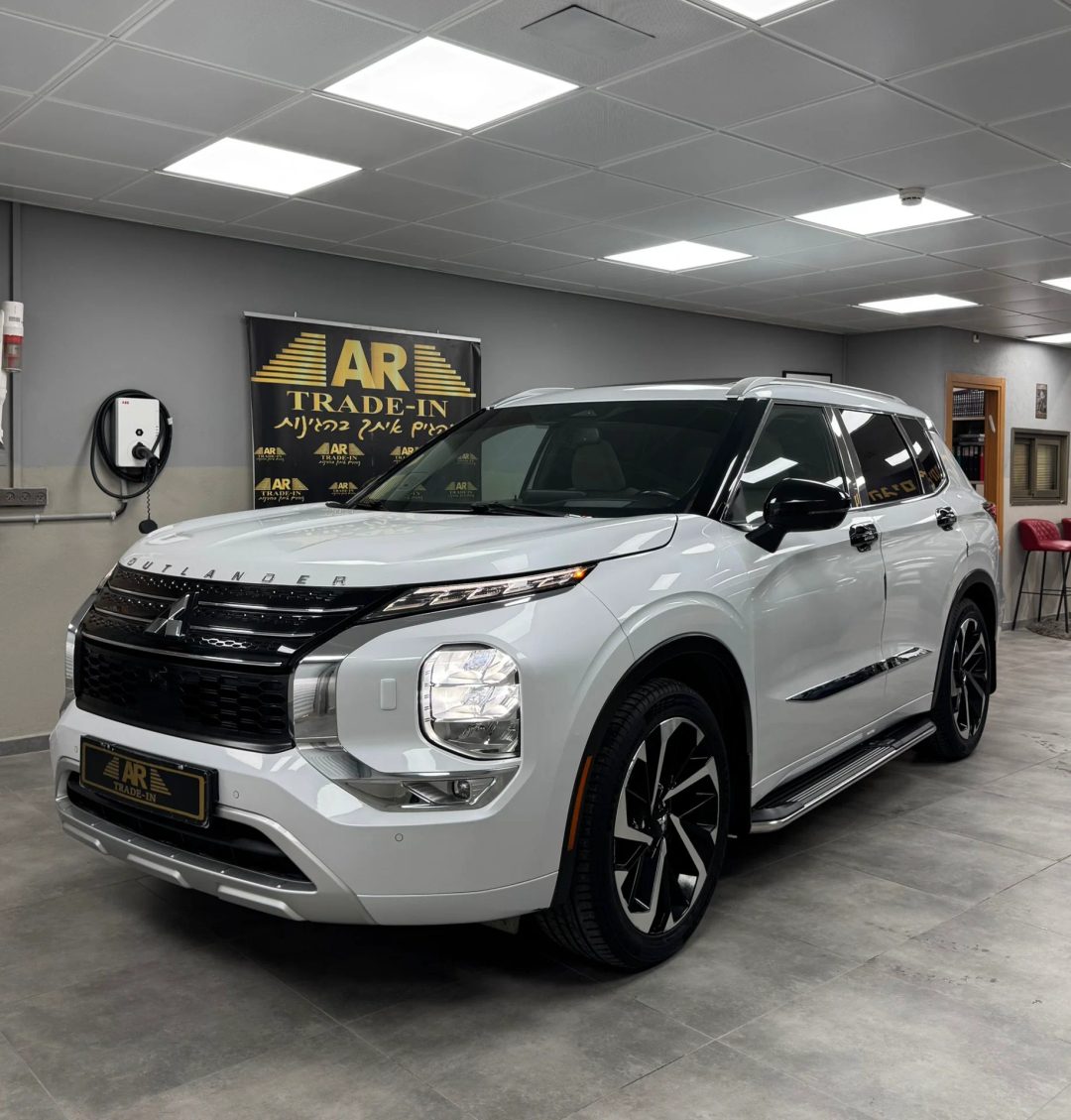 מיצובישי OUTLANDER LUXURY 2022